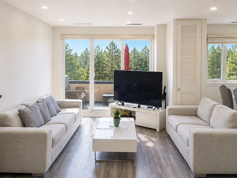4005 Don Mills Rd #316 — Photo 1