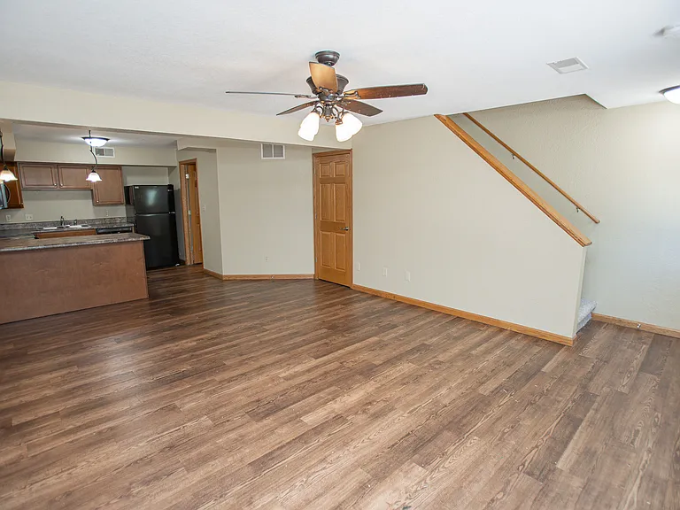 1015 Madison St E — Photo 6