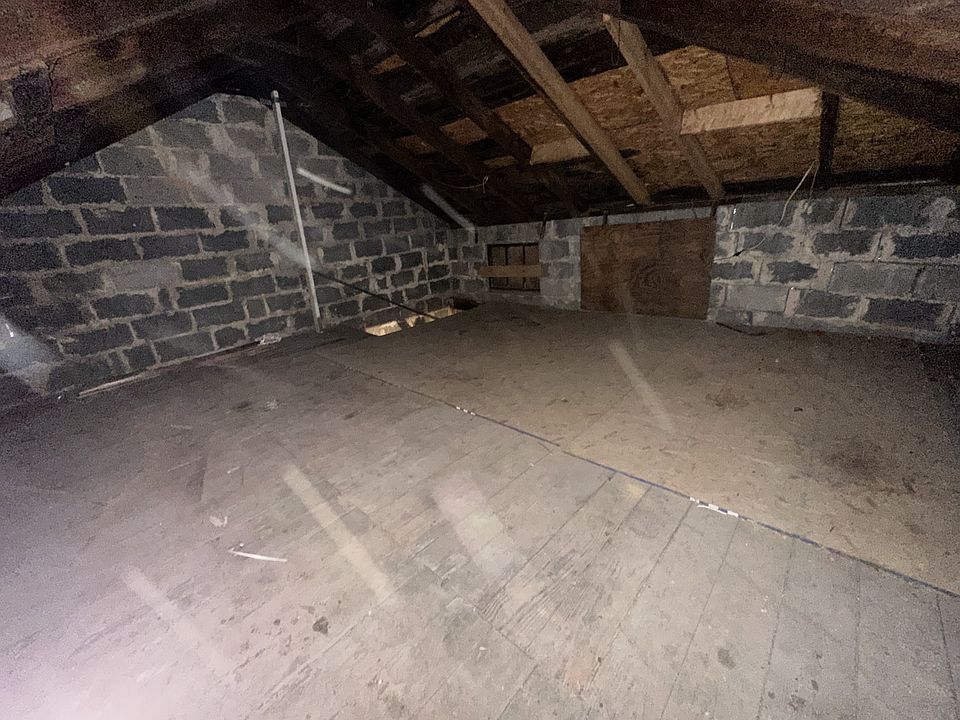Building Photo 3