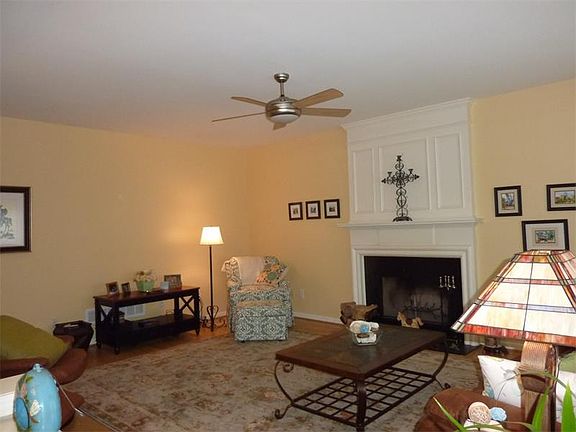 5th image of 1726 Watford Gln