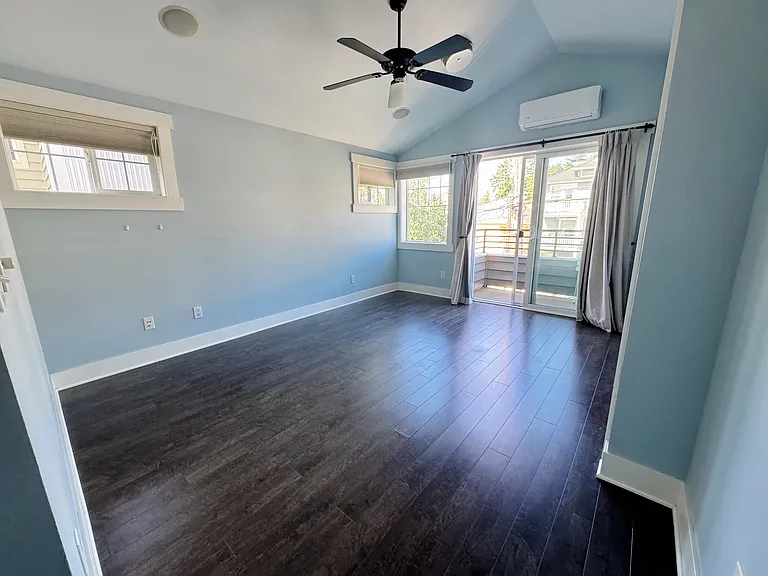 1022 Taylor Ave N #A — Photo 9