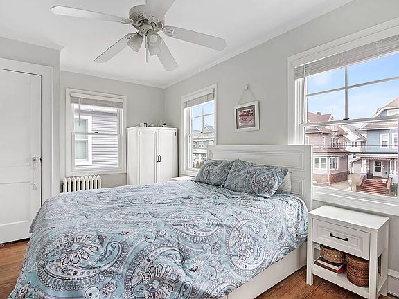 5th image of 425 Beach 123 St