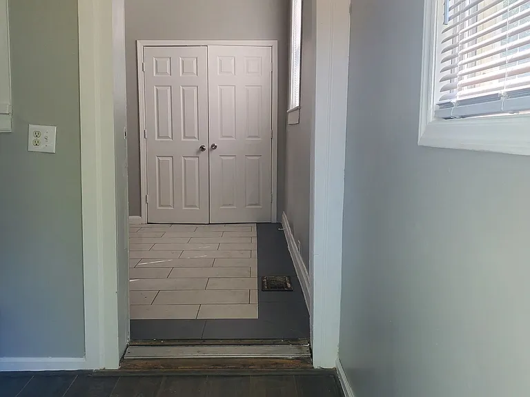 803 Woodlawn St — Photo 9