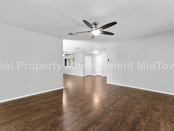 2nd image of 2827 Blackwood Dr