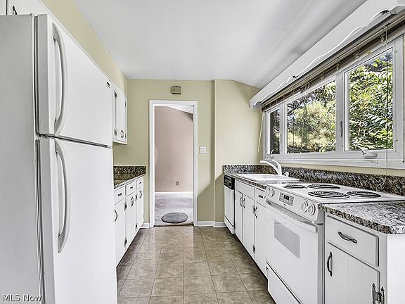 5th image of 12777 Manchester Dr