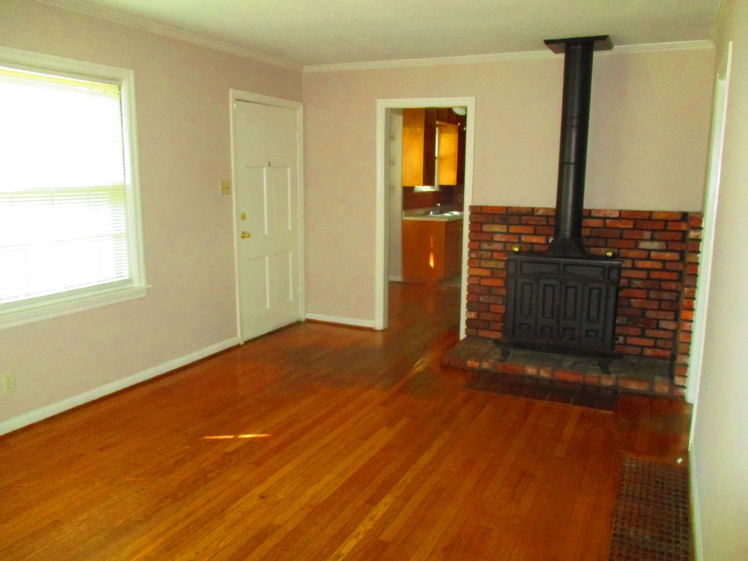 2 bed, 824 sqft, $1,575 — Photo 3