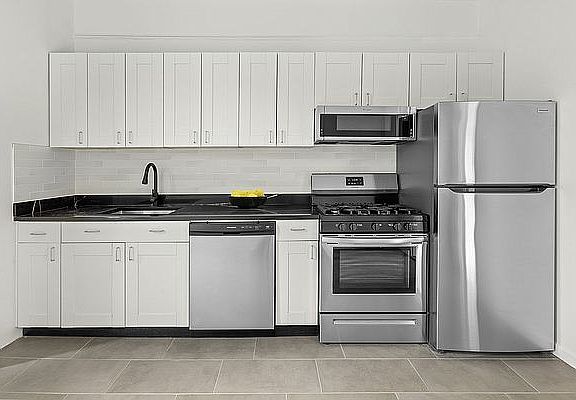 5th image of 3043 41st St APT 3