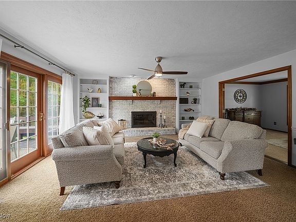 3rd image of 651 Thornhill Ln