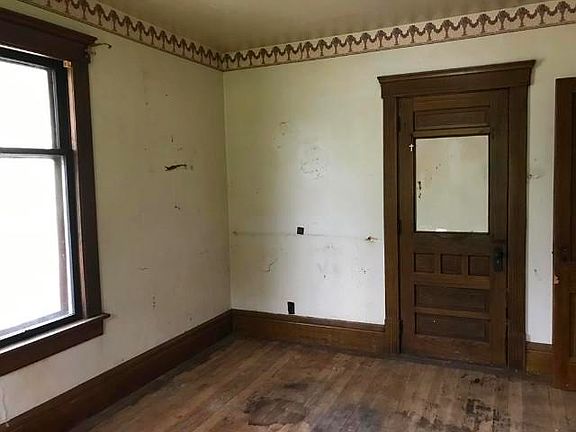 5th image of 398 W Thornton St