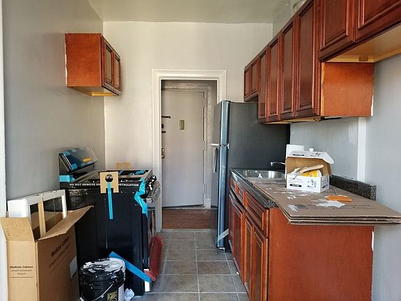 4th image of 2110 Westbury Ct APT 6B