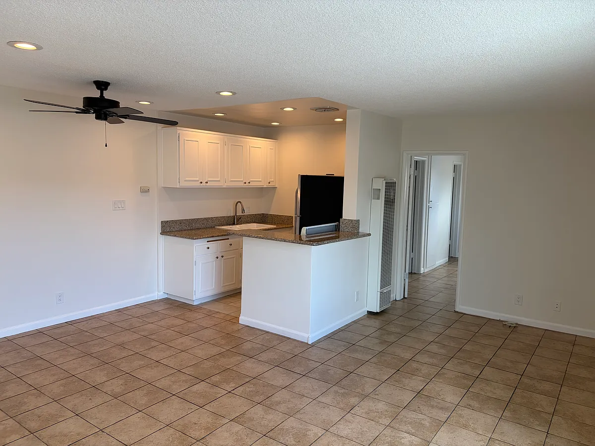 Building Photo - 4615 N Bellflower Blvd #M