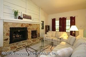 1st image of 4 Clarendon Ct