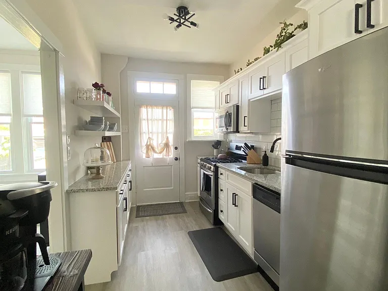 207 Jackson St — Photo 5