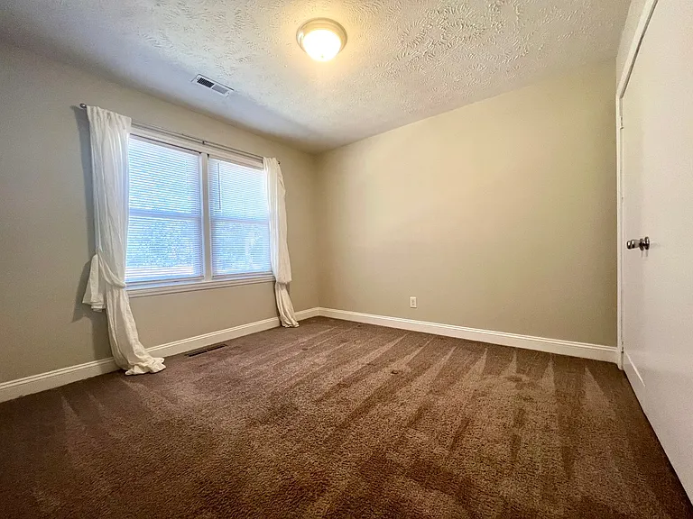 905 Poplar Dr — Photo 13