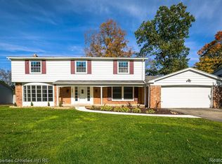 5582 Northcote Ln, West Bloomfield, MI 48322
