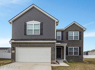 32393 Salt River Cir S, New Haven, MI 48048