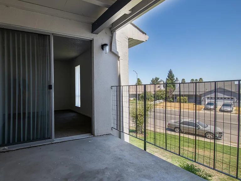 Eastgate Terrace Apartments — Photo 9