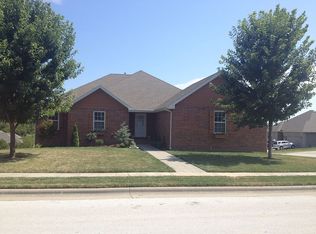 843 E Meadow Garden Ct, Nixa, MO 65714