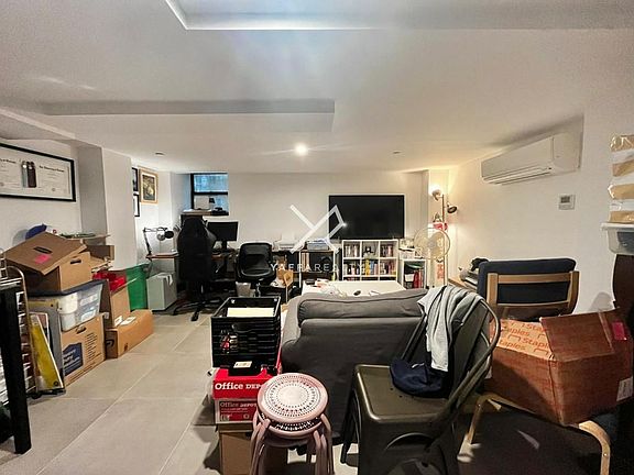 2nd image of 812 Saint Johns Pl APT 1B