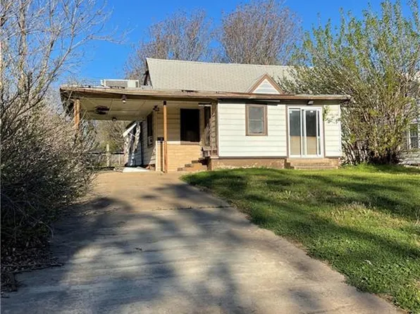 1716 S 19th St, Chickasha, OK 73018