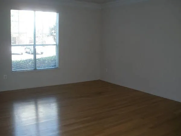1601 Spring Gate Dr — Photo 11