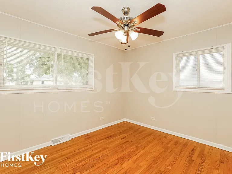 22728 Ridgeway Ave — Photo 10