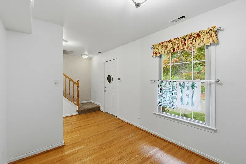 3 bed, 2.5 bath, 2091 sqft, $2,600 — Photo 3