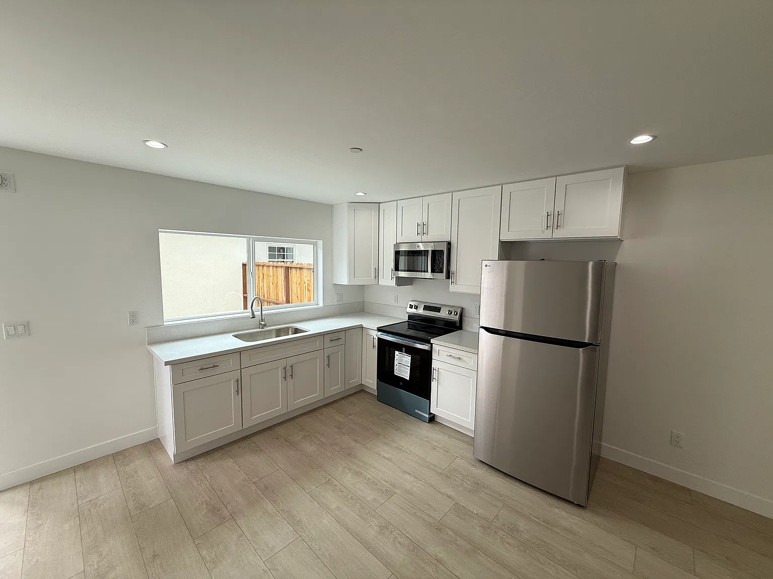 3 bed, $3,295 — Photo 3