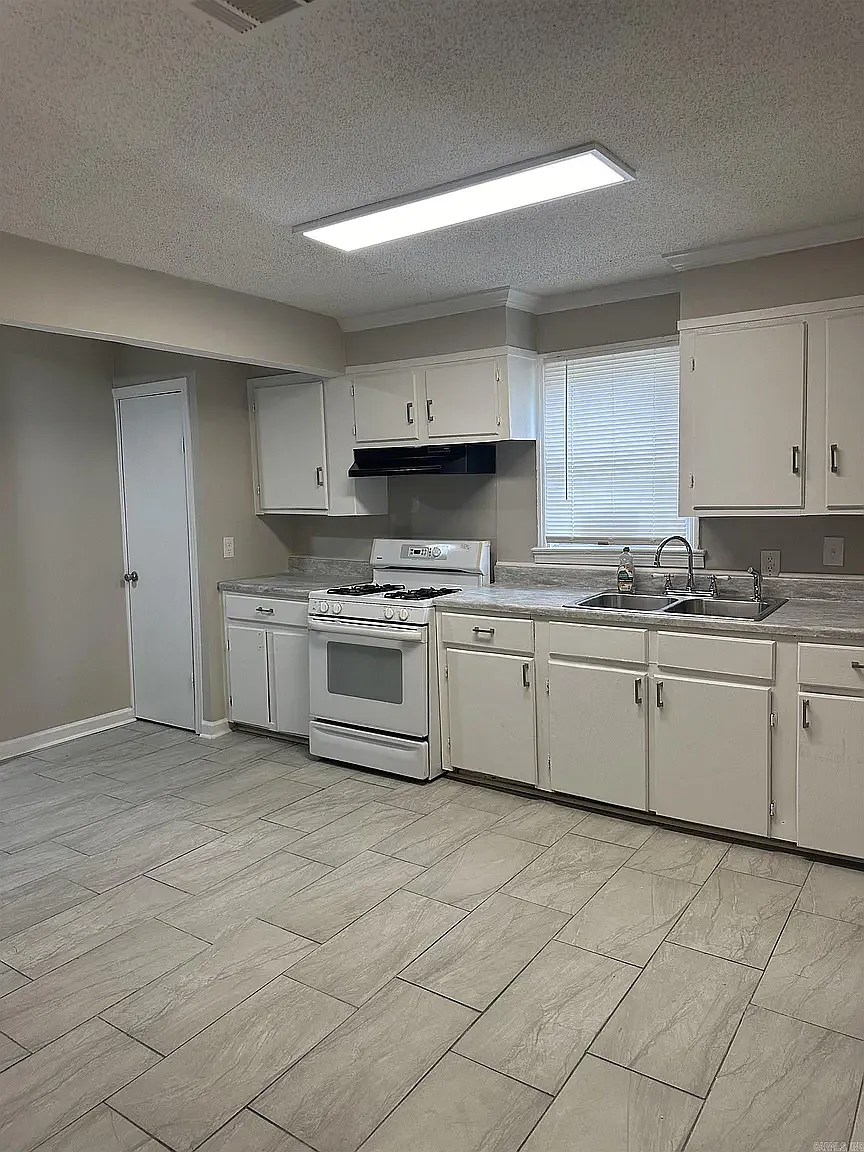 3 bed, 1197 sqft, $1,100 — Photo 3