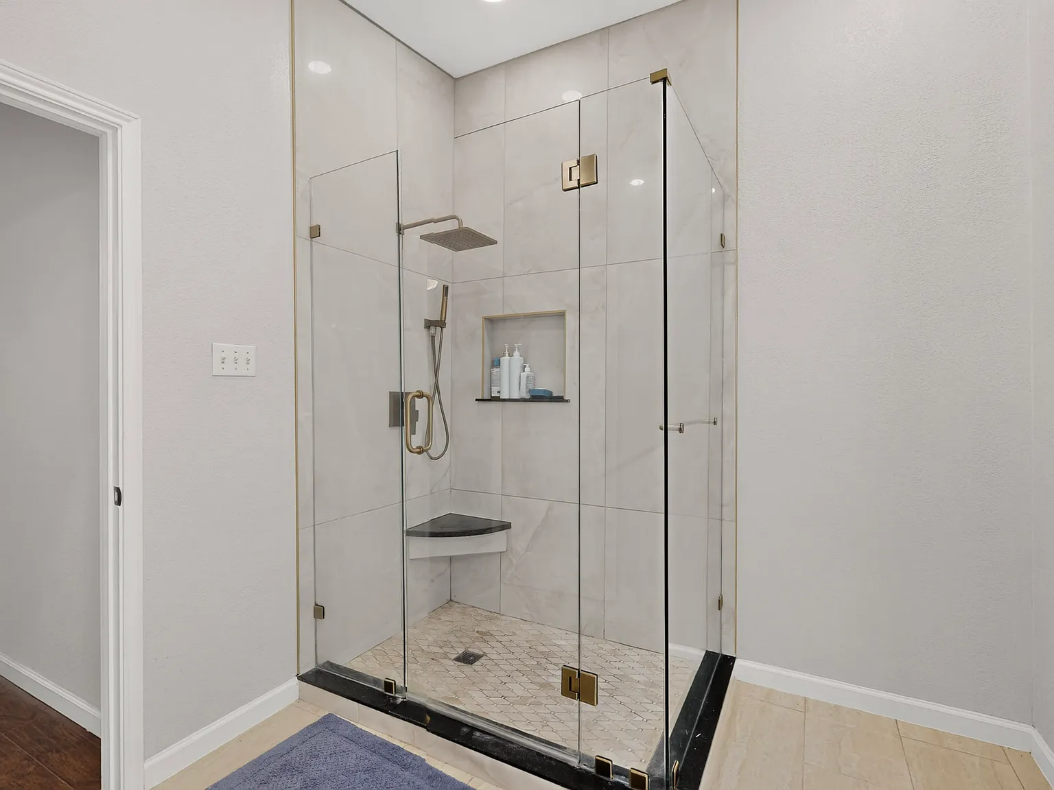 4 bed, 2094 sqft, $2,295 — Photo 4