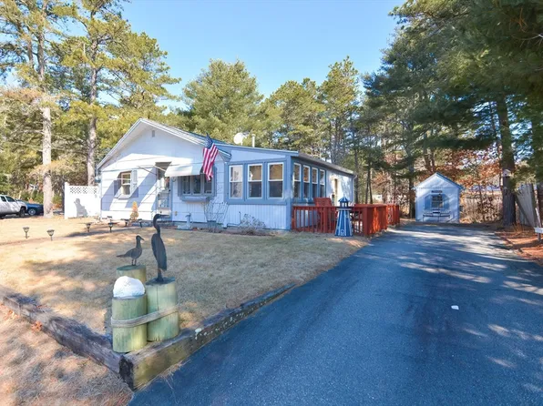 8 Dove Ave, Wareham, MA 02571