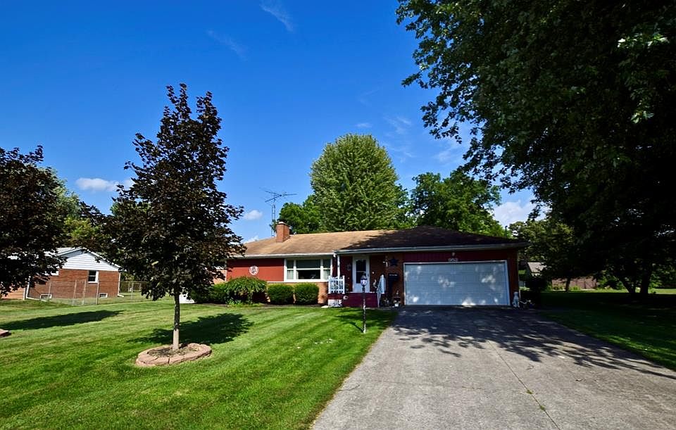 1st image of 952 Forest Lawn Dr