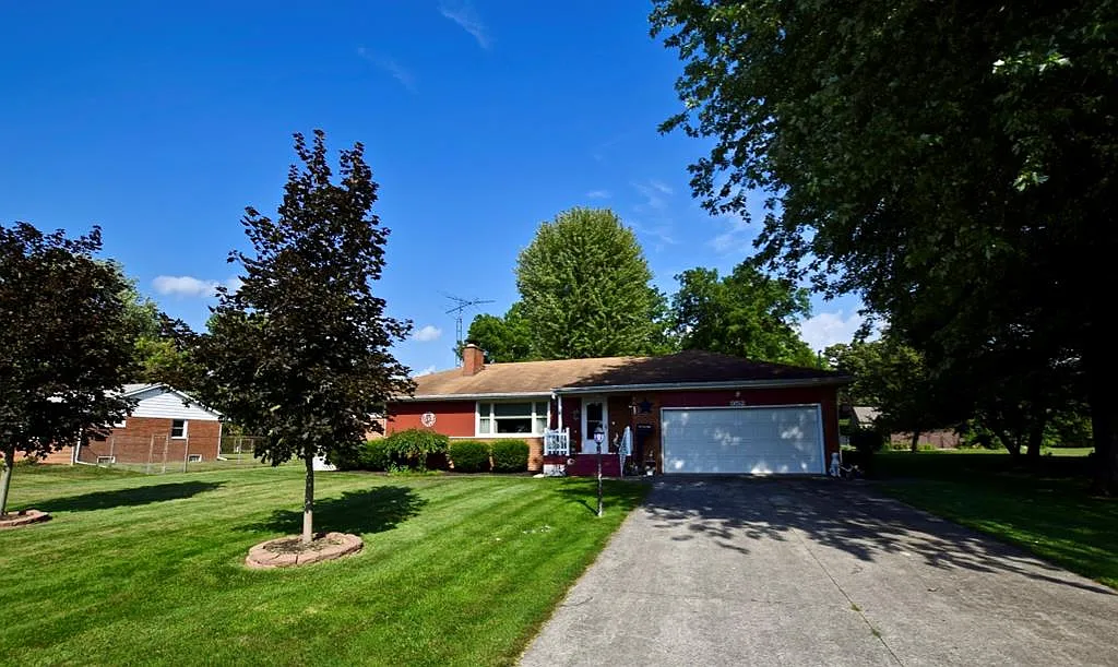 952 Forest Lawn Dr photo 1