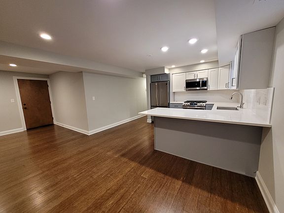 3rd image of 4637 N Dover St APT 1S