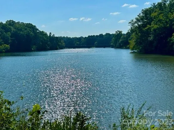 3951 Moorelane Park Dr, Granite Falls, NC 28630