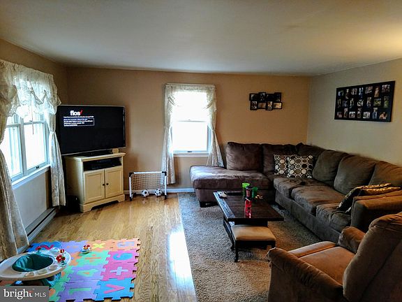 2nd image of 510 W 3rd Ave