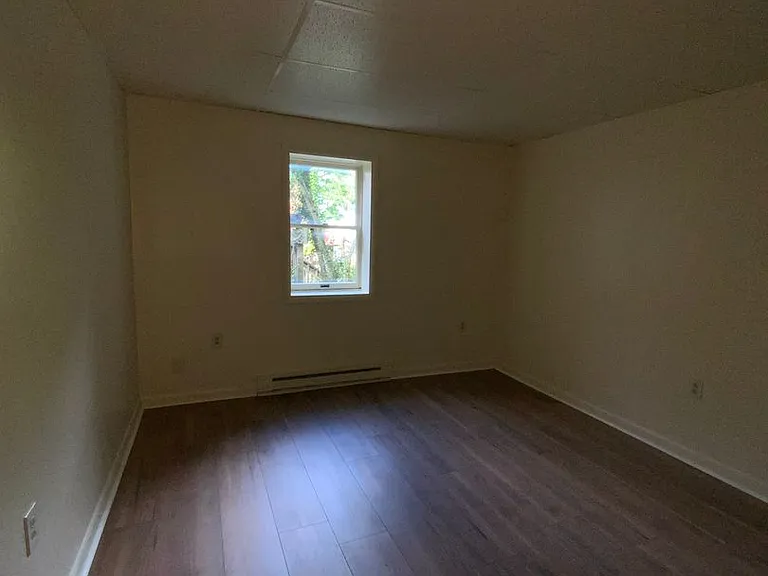 237 E Jackson St — Photo 4