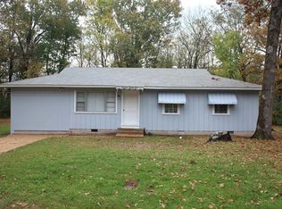 1499 S Pine Dr, Hope, AR 71801