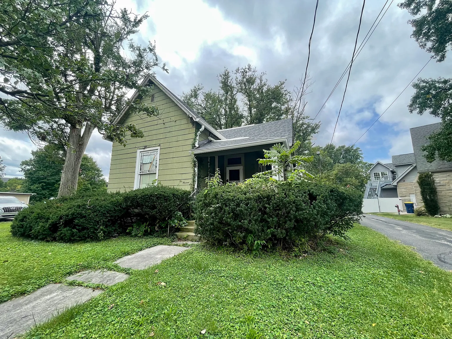 206 S Bloomington St photo 1
