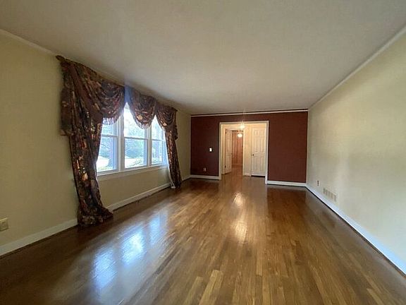 3rd image of 1003 Asbury Dr