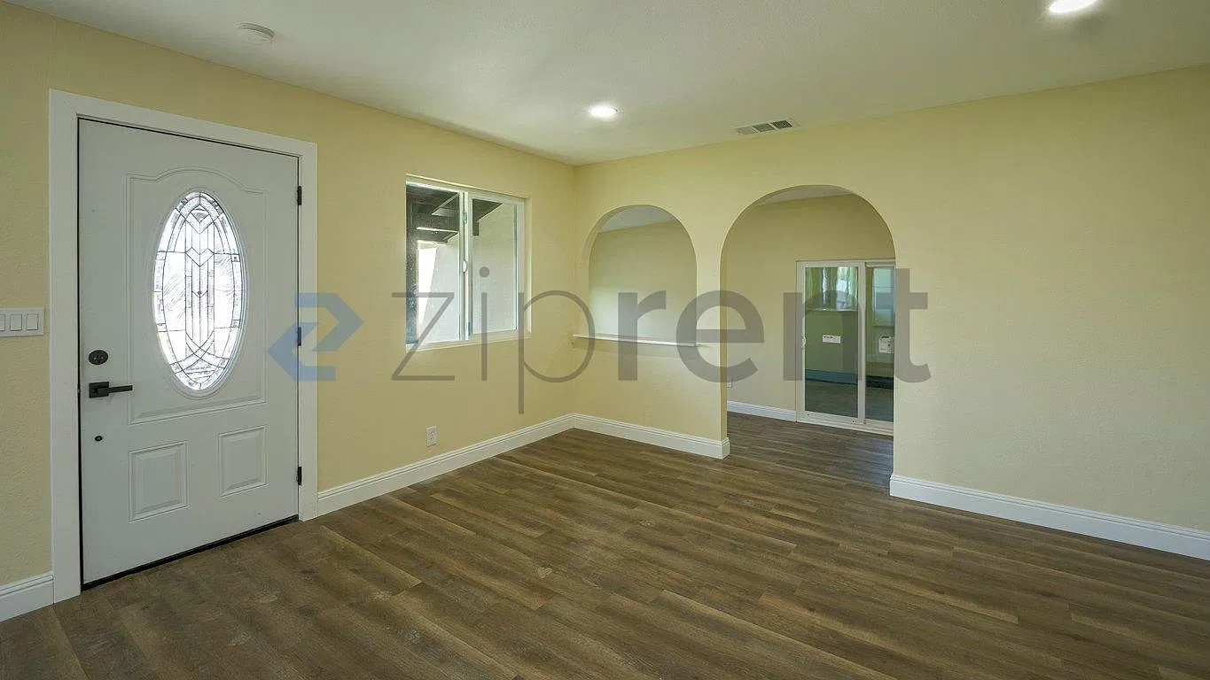 3 bed, 956 sqft, $3,000 — Photo 3