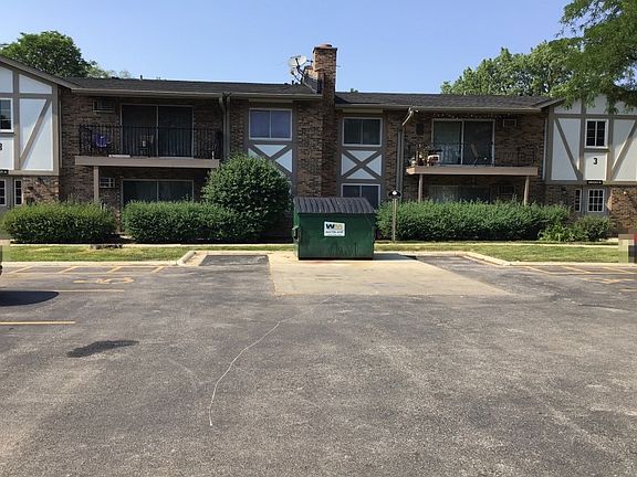 5th image of 16W520 Lake Dr APT 108
