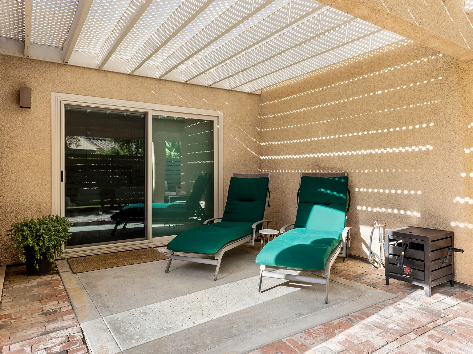 3 bed, 1382 sqft, $4,125 — Photo 4