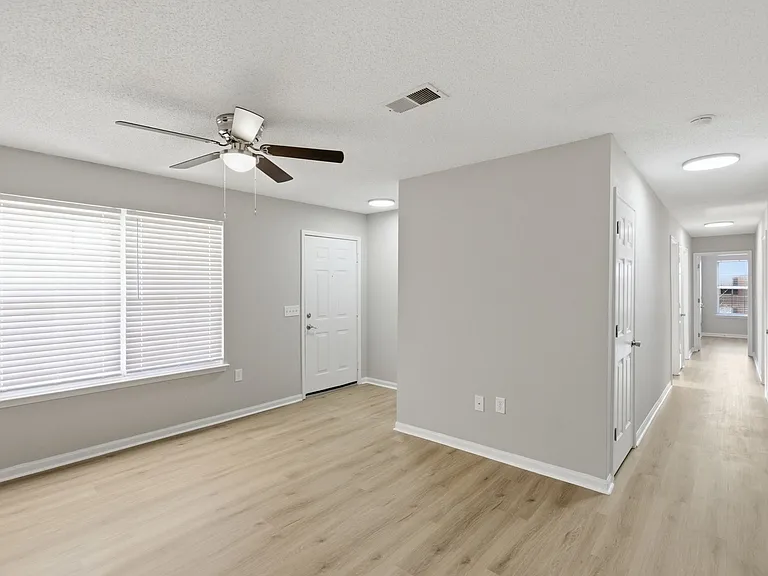 Englewood Apartments — Photo 12