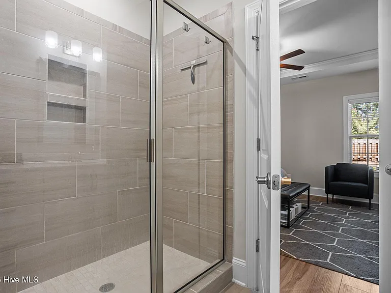 127 Lark Dr — Photo 12