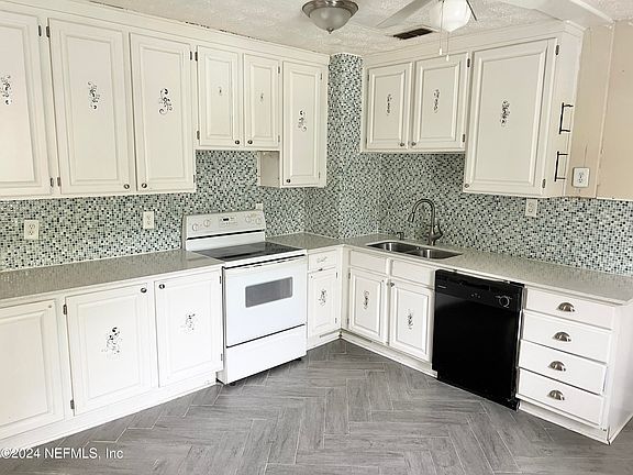 4th image of 994 ODESSA Drive E