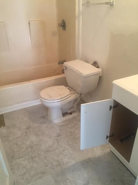 2nd image of 3915 Barrington Rd APT 3