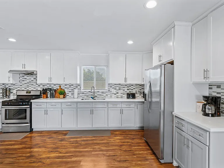 122 N Rowan Ave — Photo 45