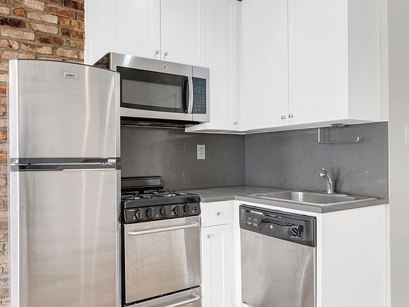 3rd image of 98 Christopher St APT 20