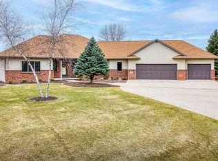 3051 Buttercup Rd, Neenah, WI 54956